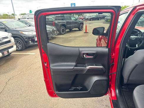 Used 2019 Toyota Tacoma TRD Sport w/ Technology Package AWD/4WD image 35