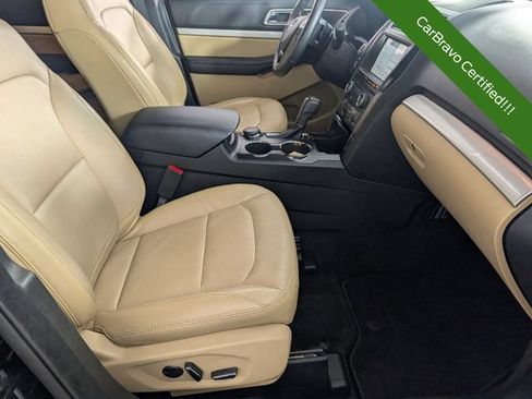 Used 2017 Ford Explorer XLT w/ Equipment Group 202A AWD/4WD image 35