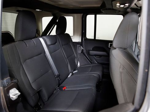 Used 2021 Jeep Wrangler Unlimited Sahara image 10