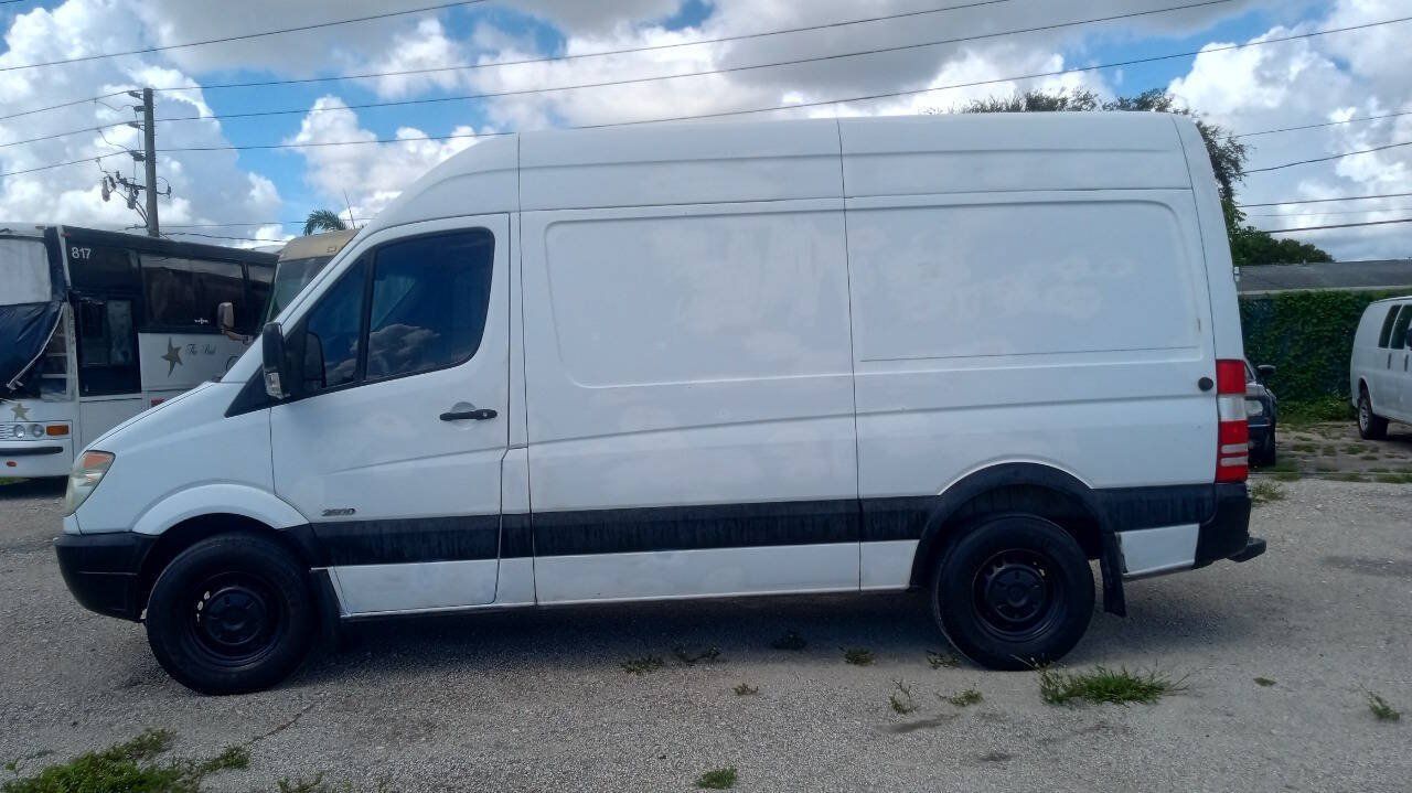 Used 2008 Dodge Sprinter 3500 RWD image 1
