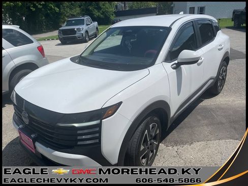 Used 2025 Nissan Kicks SV AWD/4WD image 1