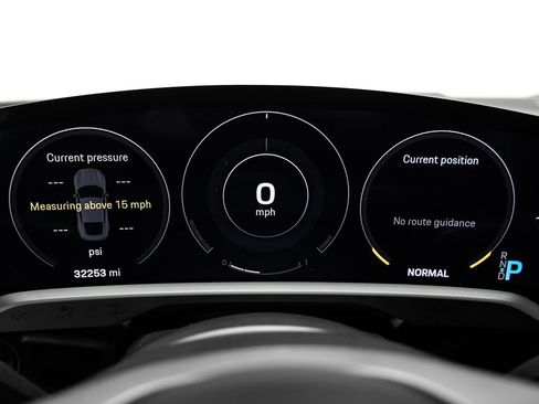 Used 2021 Porsche Taycan 4S w/ Premium Package image 17