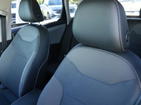 Used 2022 Volkswagen Taos SE image 11