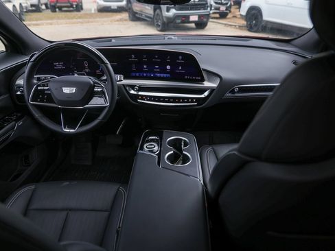 Used 2025 Cadillac Lyriq Luxury image 25