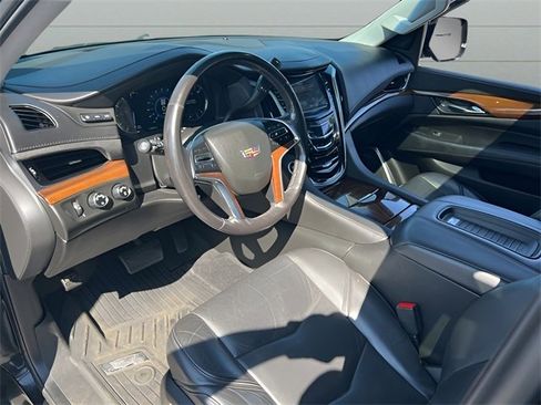 Used 2020 Cadillac Escalade Luxury w/ Escalade Sport Edition image 11
