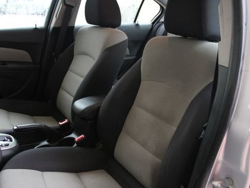 Used 2016 Chevrolet Cruze LS FWD image 16