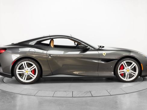 Used 2019 Ferrari Portofino RWD image 17