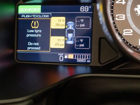 Used 2020 Ferrari Portofino image 22