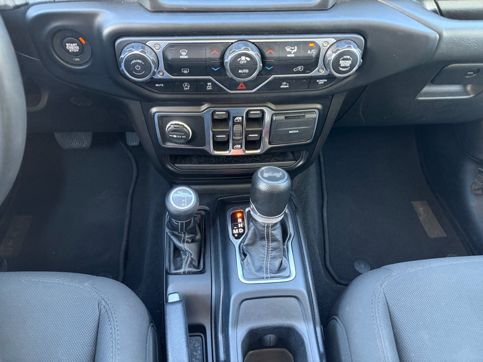 Used 2023 Jeep Wrangler Unlimited Sahara AWD/4WD image 20