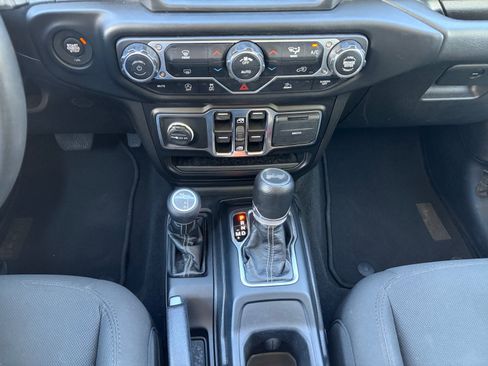 Used 2023 Jeep Wrangler Unlimited Sahara AWD/4WD image 20