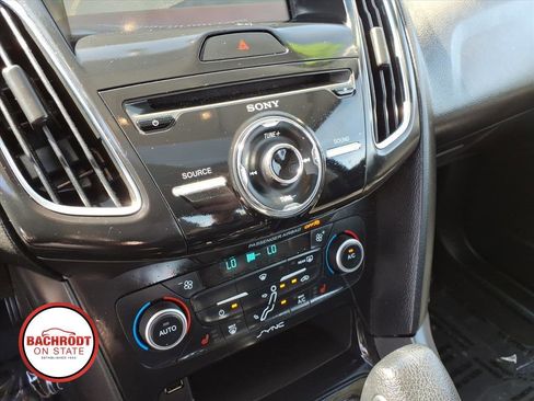 Used 2018 Ford Focus SEL w/ Cold Weather Package FWD image 12