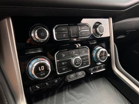 Used 2021 GMC Yukon Denali w/ Denali Premium Package RWD image 34