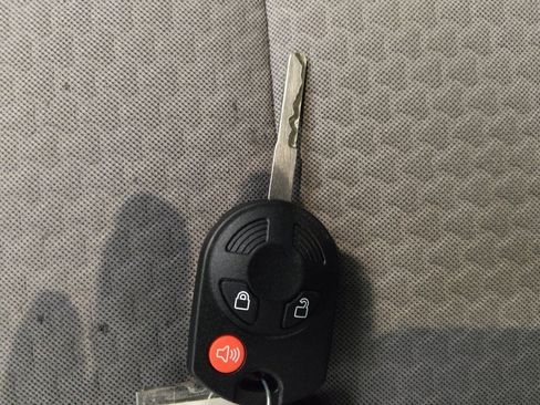 Used 2017 Ford Escape SE FWD image 32