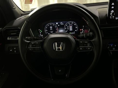 Used 2025 Honda Pilot Black Edition image 24