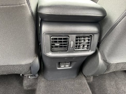 Used 2024 Toyota RAV4 XLE FWD image 37