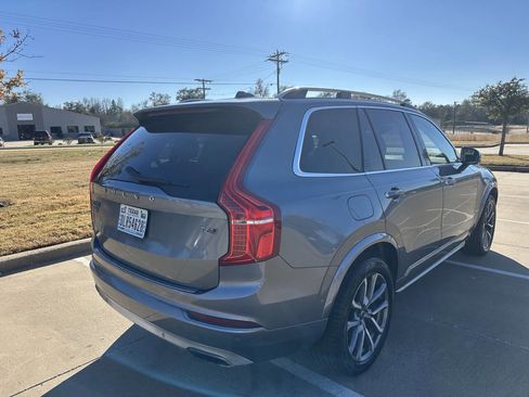 Used 2018 Volvo XC90 T6 Momentum w/ Convenience Package image 8