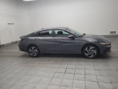 Used 2025 Hyundai Elantra Sport FWD image 11