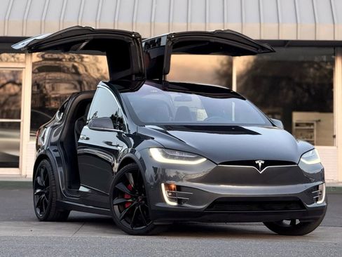 Used 2016 Tesla Model X 90D image 2