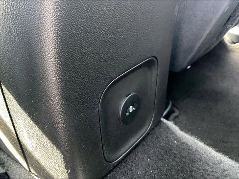 Used 2025 Ford Escape SE image 32