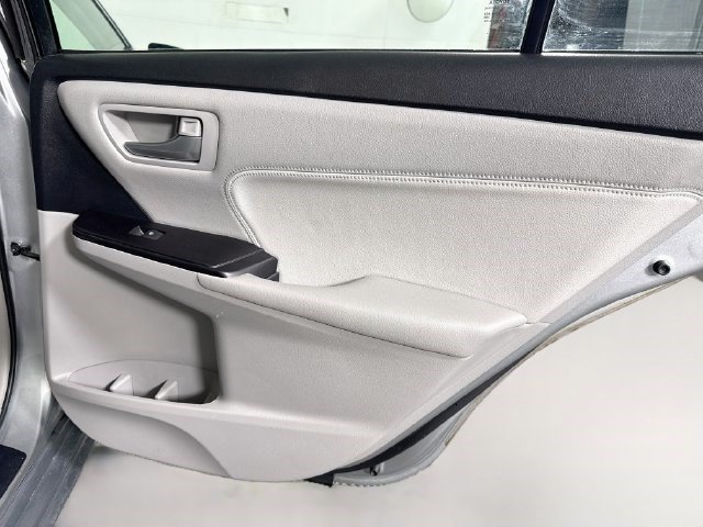 Used 2017 Toyota Camry XLE w/ Moonroof Package FWD image 27