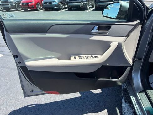 Used 2015 Hyundai Sonata SE FWD image 17