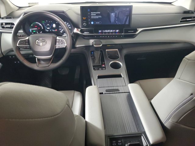 Used 2026 Toyota Sienna XLE FWD image 15
