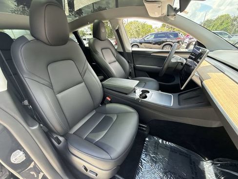 Used 2025 Tesla Model Y Long Range RWD image 26