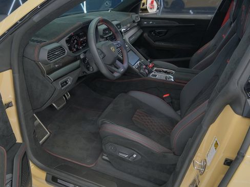 Used 2023 Lamborghini Urus Performante AWD/4WD image 51