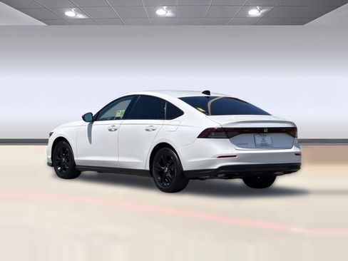 Certified 2025 Honda Accord SE image 3