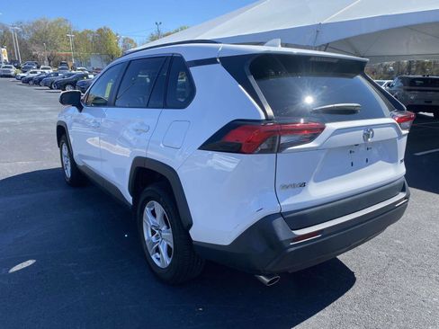 Used 2021 Toyota RAV4 XLE w/ Convenience Package FWD image 5