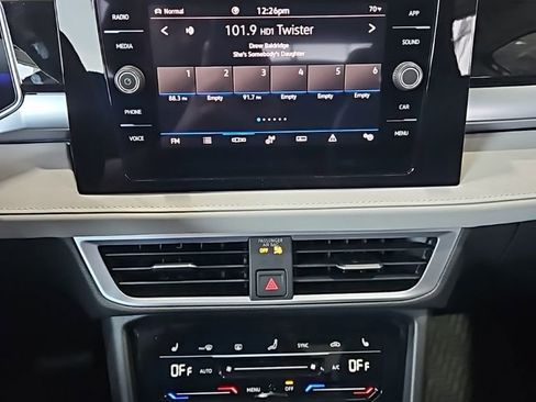 New 2026 Volkswagen Taos SE image 29