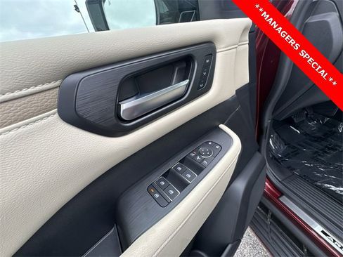 New 2025 Nissan Armada Platinum Reserve image 13