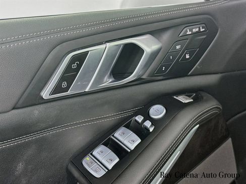 Used 2024 BMW X7 xDrive40i w/ M Sport Package AWD/4WD image 18