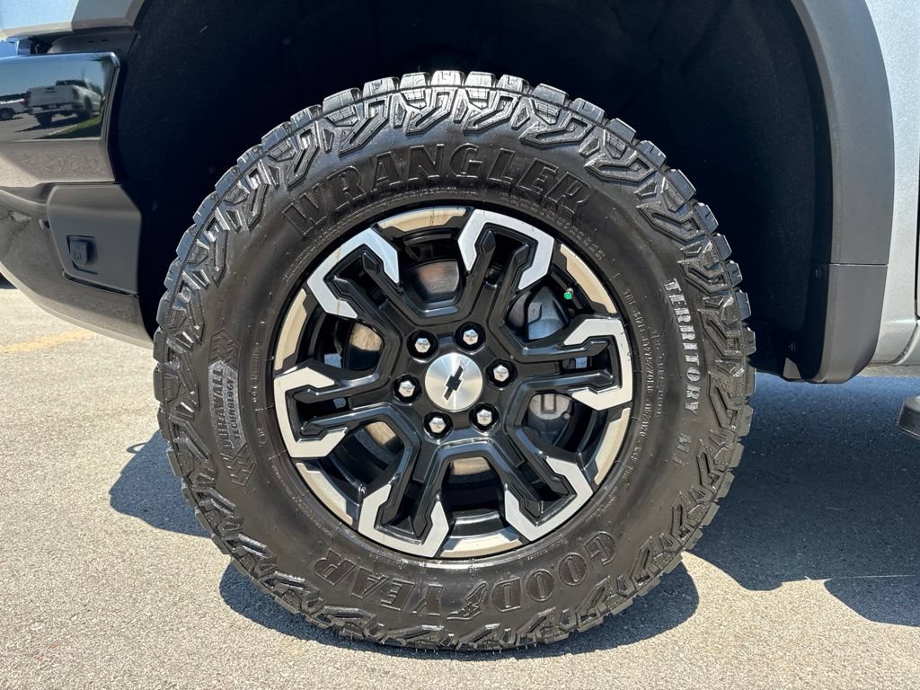 Used 2024 Chevrolet Silverado 1500 ZR2 w/ Technology Package AWD/4WD image 29