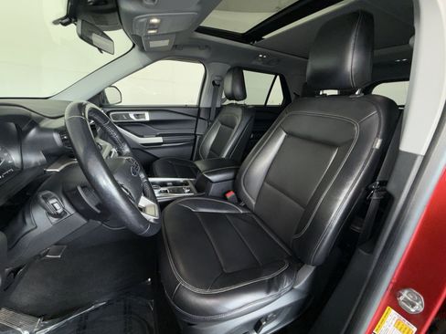 Used 2020 Ford Explorer XLT w/ Equipment Group 202A AWD/4WD image 13
