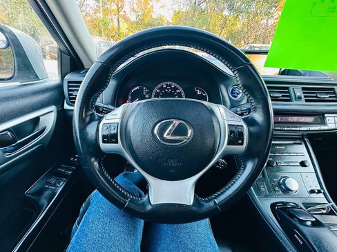 Used 2011 Lexus CT 200h Premium image 31