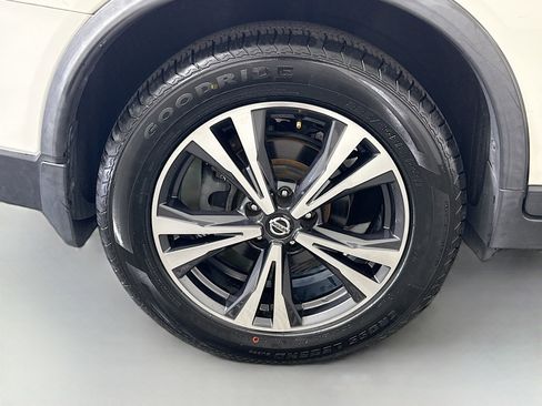 Used 2019 Nissan Rogue SV w/ Premium Package image 33