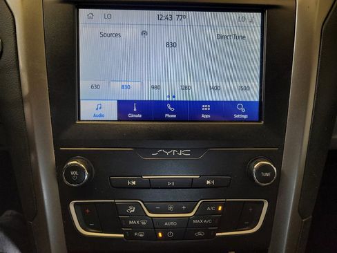 Used 2020 Ford Fusion SE FWD image 25