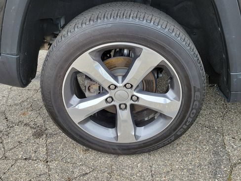 Used 2025 Jeep Grand Cherokee Limited AWD/4WD image 5
