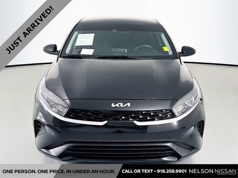 Used 2023 Kia Forte LXS image 2