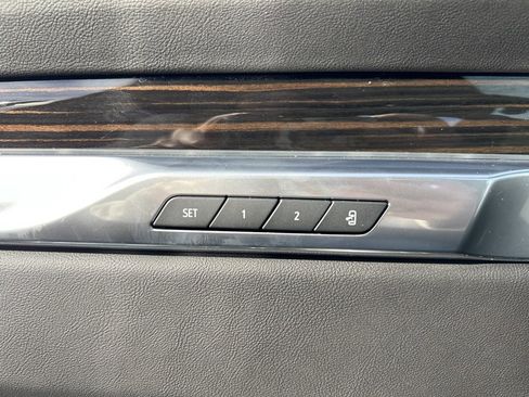 Used 2025 Cadillac Escalade ESV Premium Luxury image 59