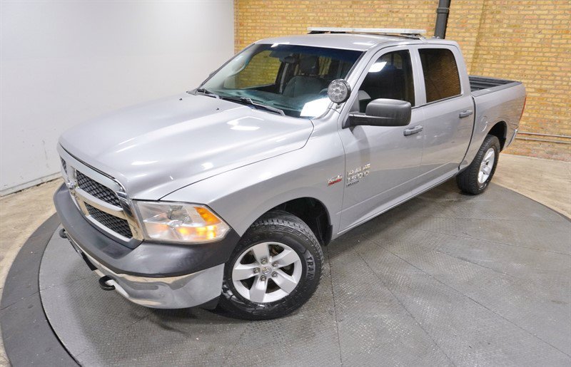 Used 2021 RAM 1500 4x4 Crew Cab Classic w/ Chrome Appearance Group image 2