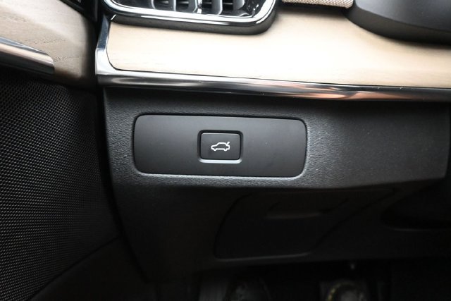 New 2027 Volvo XC90 B5 Plus AWD/4WD image 28