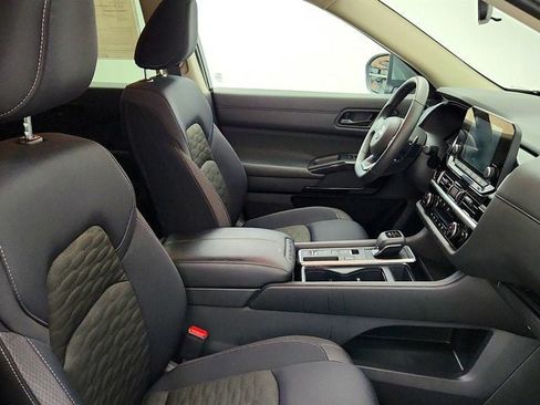 Used 2025 Nissan Pathfinder SV FWD image 21