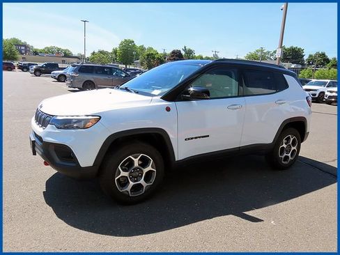 Used 2022 Jeep Compass Trailhawk w/ Trailhawk Elite Group AWD/4WD image 3