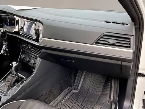 Used 2024 Volkswagen Jetta Sport image 21