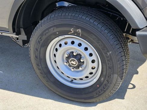 New 2025 Ford Bronco 4-Door image 7