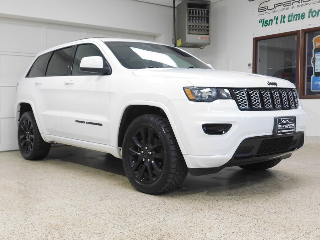 Used 2020 Jeep Grand Cherokee Altitude AWD/4WD image 6