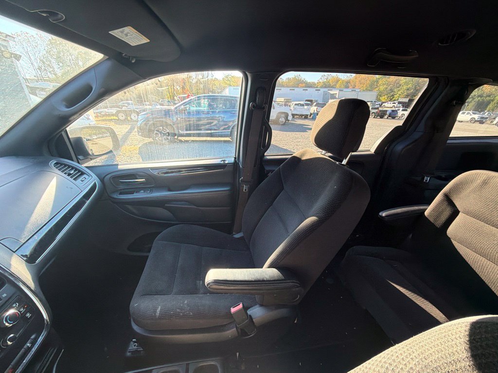 Used 2018 Dodge Grand Caravan SE FWD image 22