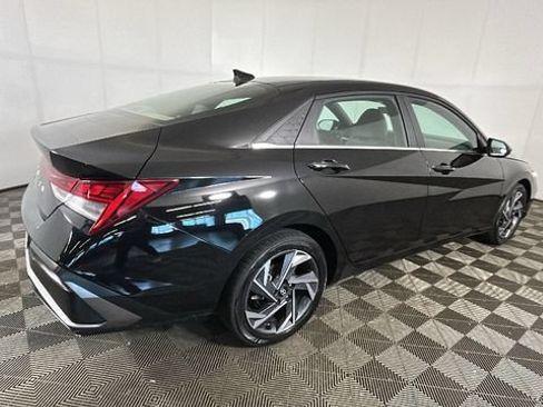 Used 2025 Hyundai Elantra SEL FWD image 2